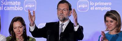 El beso recatado de Rajoy y su tímido bote.