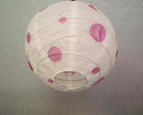 Ikea Hack: La lámpara de papel de lunares de marimari