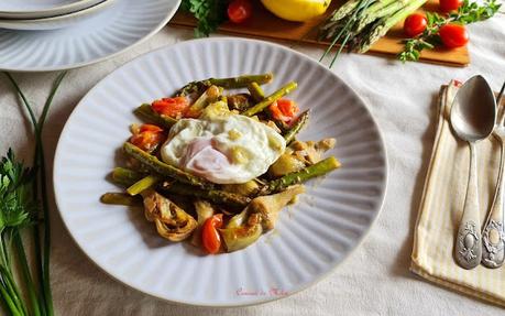 Espárragos, tomates y alcachofas