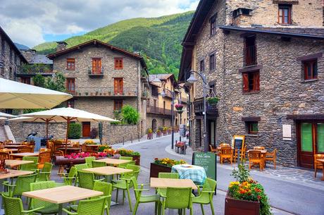 Café en el casco antiguo de Ordino