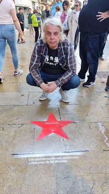 Paseo de la Fama: Poema colectivo para la Noche  Blanca de Avilés