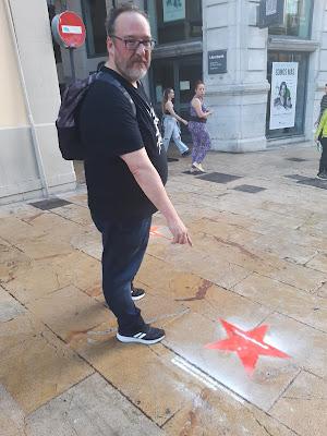 Paseo de la Fama: Poema colectivo para la Noche  Blanca de Avilés