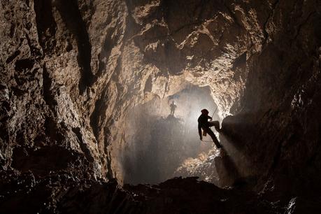 Un viaje al interior de Krúbera-Veryovkina, la cueva más profunda del mundo
