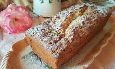 Pastel de yogur y ruibarbo