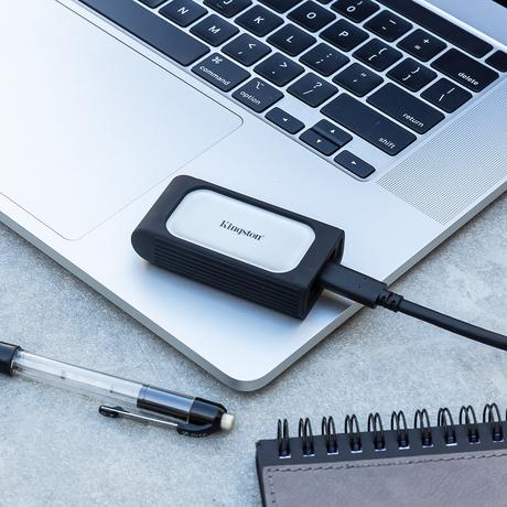 XS2000 Lifestyle images_XS2000_Mac_concrete_4_1200x1200_13_10_2021 19_29