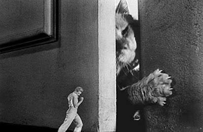 Una araña me ataca! EL INCREIBLE HOMBRE MENGUANTE 1957