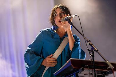 LOS ESTANQUES Y ANNI B SWEET + MCENROE EN NOCHES DEL BOTÁNICO: 'TODO A LA VEZ... SIN RECHISTAR' [CRÓNICA]