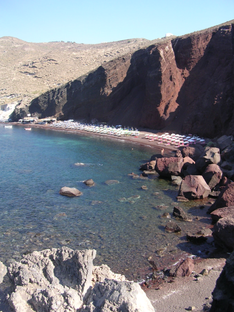 playa-roja-en-santorini