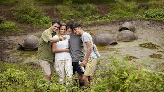 Un padre es un compañero de viaje que te enseña a explorar el mundo y te guía en el camino de la vida