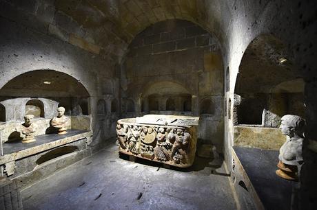 Columbarium, urnas en columbario en la antigua Roma