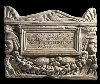 Columbarium, urnas en columbario en la antigua Roma