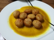 Albondigas salsa curry naranja