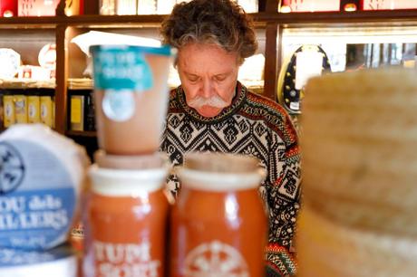 Comer, comprar y disfrutar en el Colmado (y restaurante) Múrria