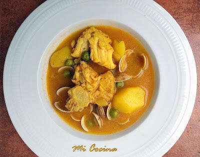 CAZUELA DE RAYA CON ALMEJAS, PATATAS Y CHICHAROS