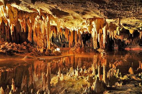 8 mejores cavernas en Virginia Lago de los sueños en las cavernas de Luray