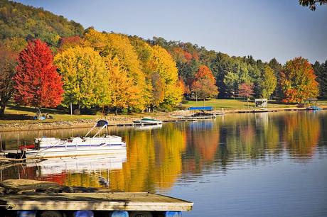 Otoño en Deep Creek Lake, Oakland, Maryland