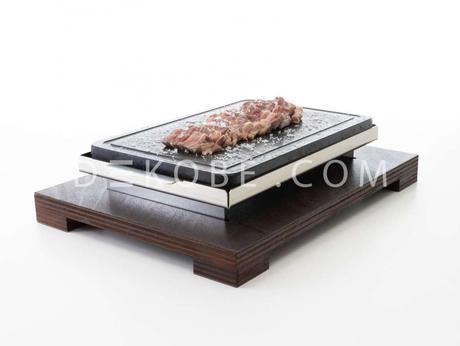 Entraña de ternera a la piedra sobre piedra volcánica