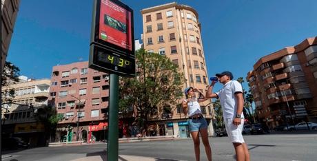 Previsión de la primera ola de calor del verano: máximas de 45 grados según la AEMET Previsión de la primera ola de calor del verano: máximas de 45 grados según la AEMET