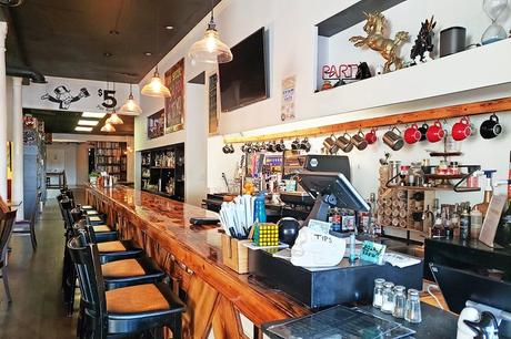 12 mejores cosas para hacer en Manchester, NH Barra de café en Boards and Brews, Manchester NH