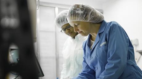 Un batido F1 de Herbalife pasa por 300 pruebas antes de llegar al consumidor Un batido F1 de Herbalife pasa por 300 pruebas antes de llegar al consumidor