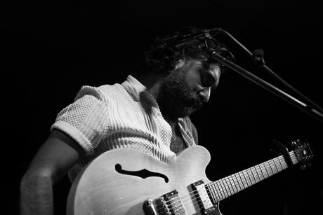 Tom Pepper presenta su nuevo videoclip: «Combustión» 2c5b146e-7824-bd6b-5a66-ffd830cd3528