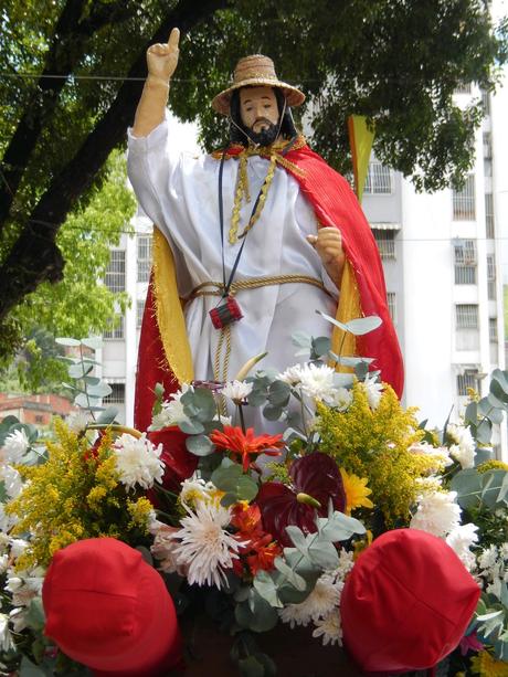 “Buen día Juan, hoy es tú día celebro el día”. Las tradiciones esotéricas presentes en la celebración de San Juan Bautista en la parroquia de San Juan.