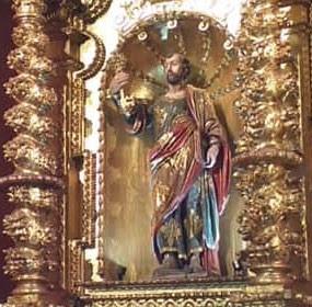 LA IMAGEN DE SAN PEDRO EN EL ALTAR DE LA PARROQUIA DE SANTA MARÍA DE MAGDALENA EN PUEBLO LIBRE