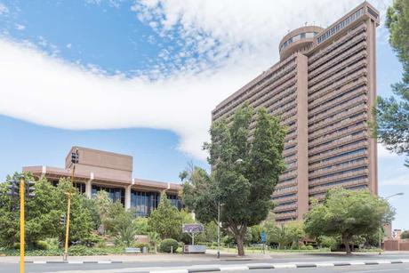 15 cosas que hacer en Bloemfontein Teatro du Sand du Plessis (a la izquierda)