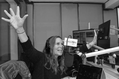 Exposición fotográfica busca visibilizar el trabajo de mujeres en la conducción radial