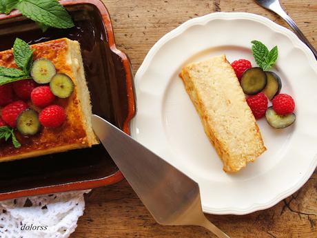 Budin  de croissants con frutos rojos