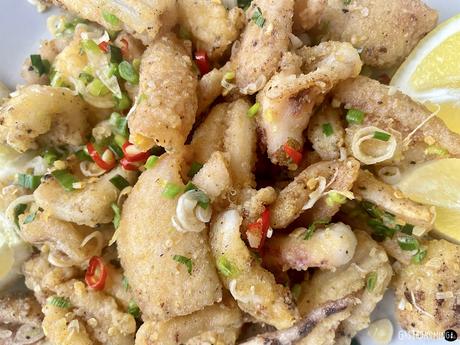 Calamares fritos con sal y pimienta estilo chino