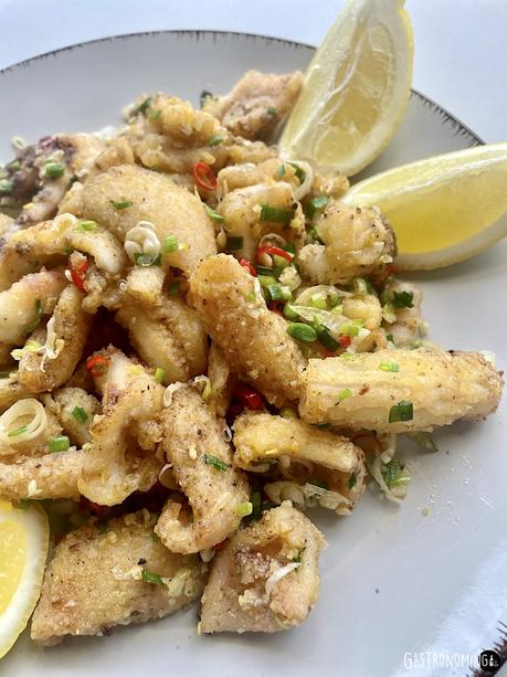 Calamares fritos con sal y pimienta estilo chino