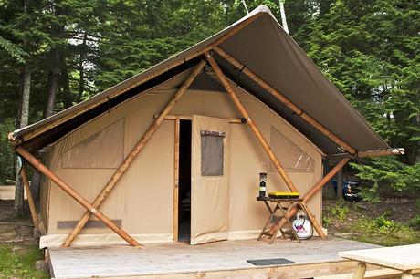 12 campamentos mejor calificados en New Hampshire Una tienda Trappeur en Huttopia
