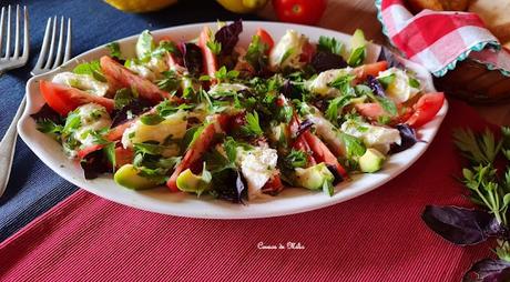 Ensalada de tomate, aguacate y mozzarela