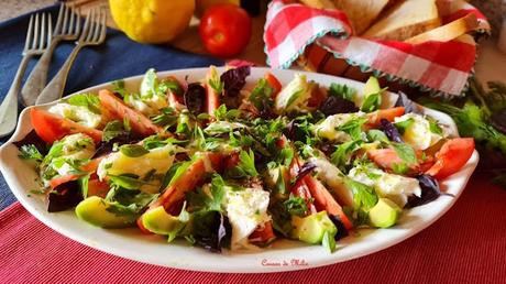 Ensalada de tomate, aguacate y mozzarela