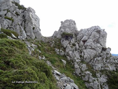 Les Bedules-Picu del Antiguu (Colláu Zorru)-Cazoli