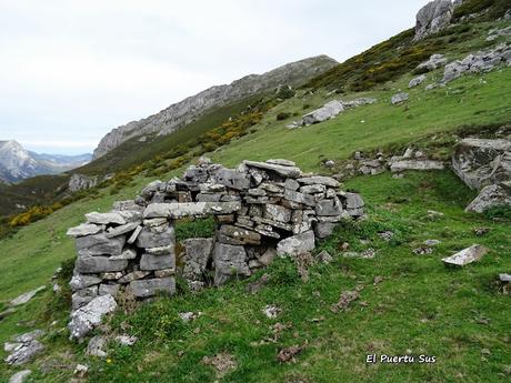 Les Bedules-Picu del Antiguu (Colláu Zorru)-Cazoli