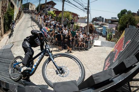 Pedro Burns debutó con título en Coquimbo, primer lugar en el descenso urbano “Del Barrio al Puerto” Pedro Burns