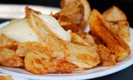 El Tomás de Sarrià, donde se preparan las patatas bravas más famosas de Barcelona