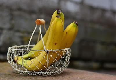Plátanos en una cesta