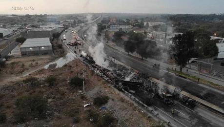 (video) Accidente en la autopista México-Querétaro deja ocho personas lesionadas y causa cierre de carretera