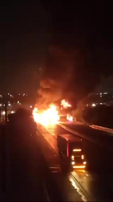 (video) Accidente en la autopista México-Querétaro deja ocho personas lesionadas y causa cierre de carretera
