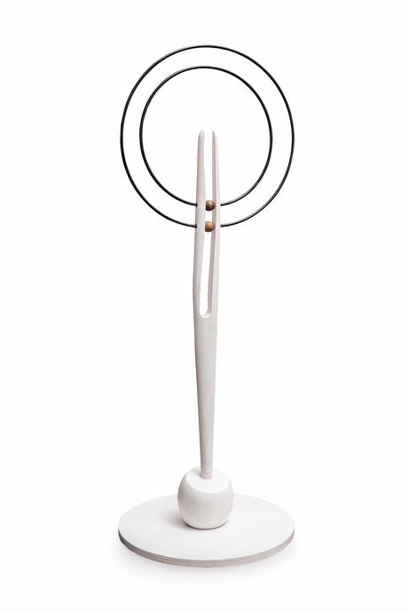 Centro Cultural La Moneda expone legado creativo del uruguayo Carmelo Arden Quin, gran artista del siglo XX Carmelo Arden Quin 10 Sculpture amovible (Escultura extraíble), 1951, Madera y plástico, 93 x 33,5 x 33,5 cm