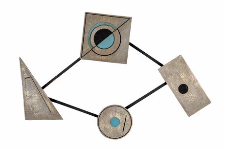 Centro Cultural La Moneda expone legado creativo del uruguayo Carmelo Arden Quin, gran artista del siglo XX Carmelo Arden Quin 5 Brume (Brutma), 1945 Laca sobre madera, medidas variables