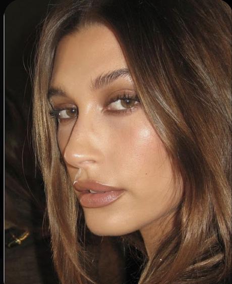 latte makeup Hailey Bieber