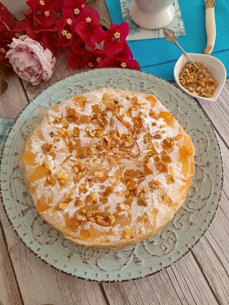 Bougatsa griega con nueces y pistachos Bougatsa griega con nueces y pistachos