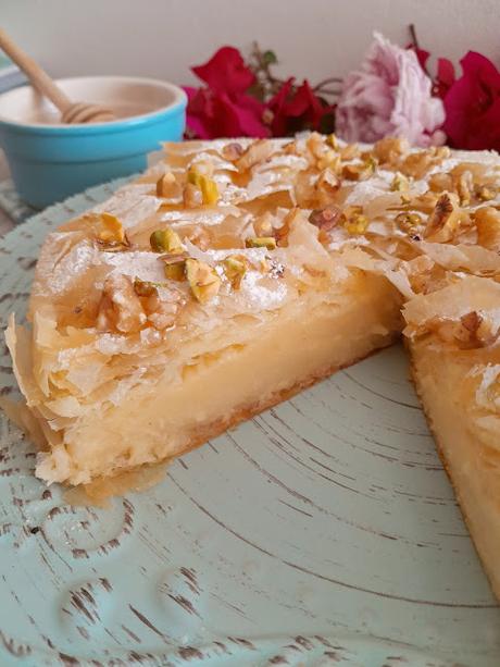 Bougatsa griega con nueces y pistachos Bougatsa griega con nueces y pistachos