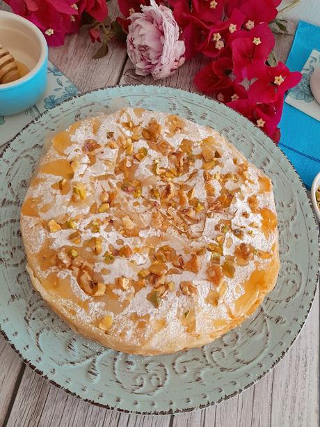 Bougatsa griega con nueces y pistachos Bougatsa griega con nueces y pistachos