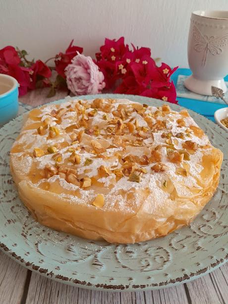 Bougatsa griega con nueces y pistachos Bougatsa griega con nueces y pistachos
