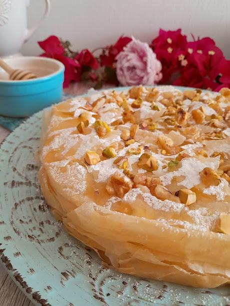 Bougatsa griega con nueces y pistachos Bougatsa griega con nueces y pistachos